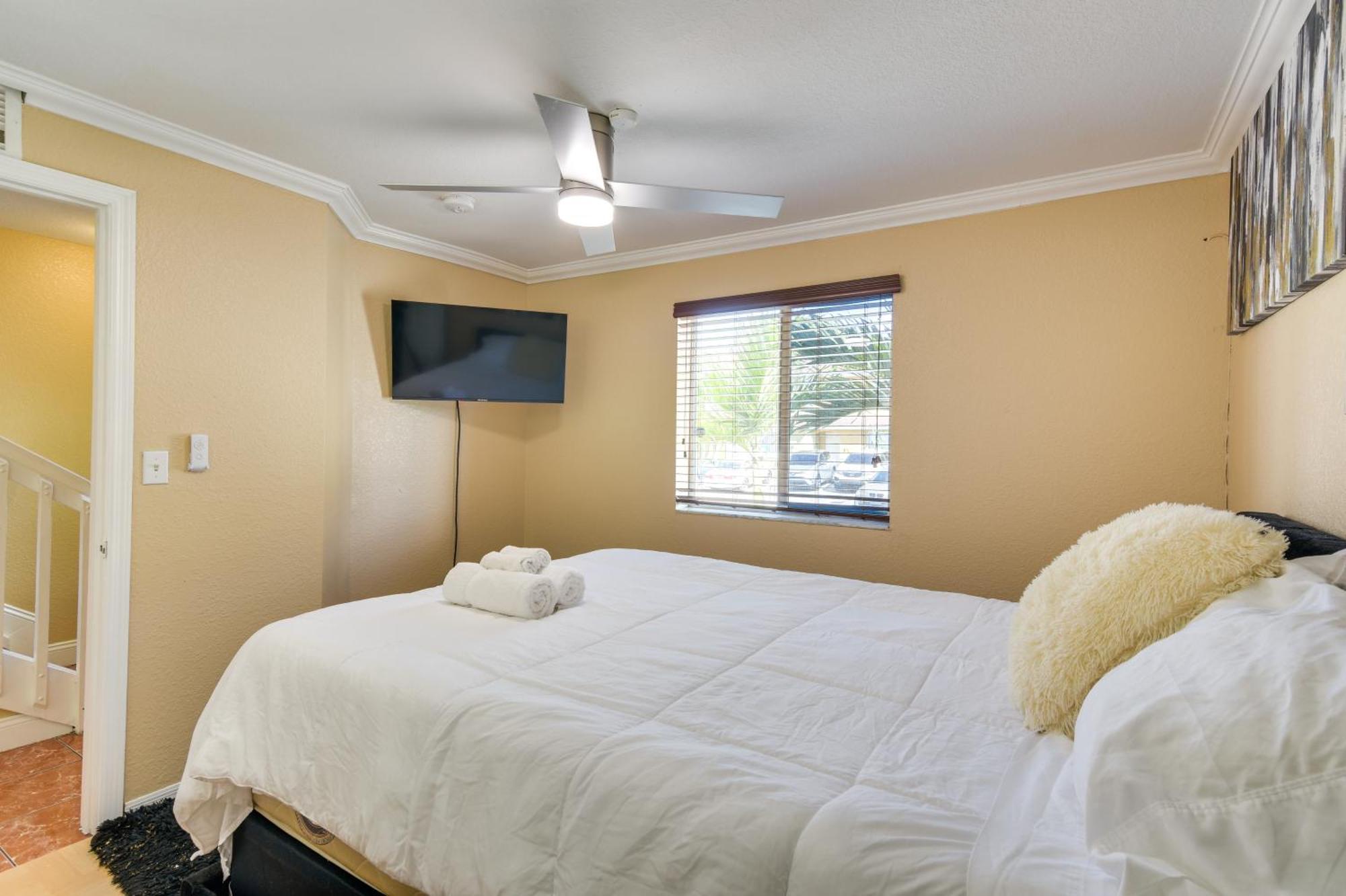 Opa-Locka Townhome, 15 Mi To Miami Beach! ภายนอก รูปภาพ