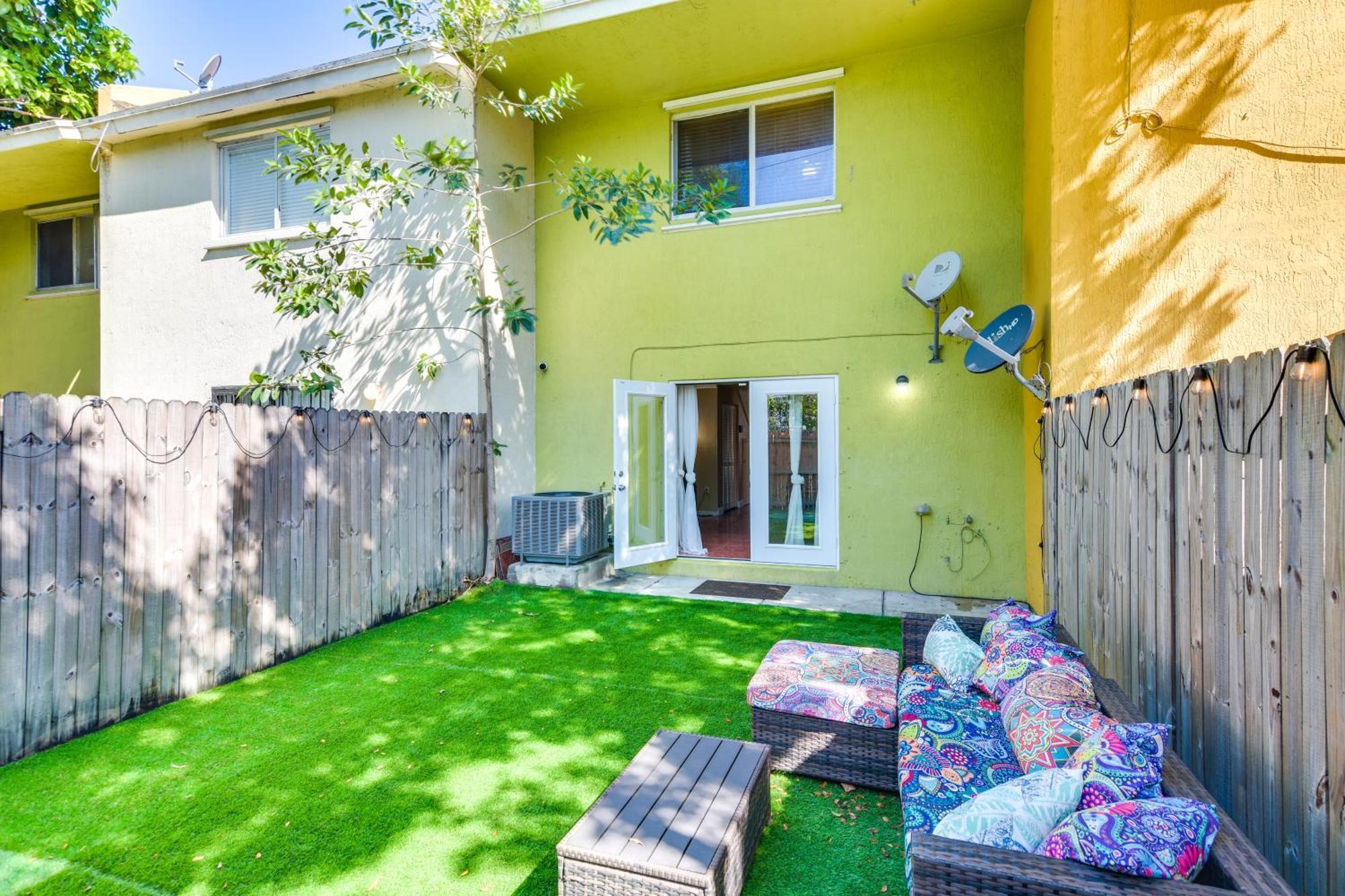 Opa-Locka Townhome, 15 Mi To Miami Beach! ภายนอก รูปภาพ